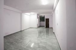 150 yards commercial floor available for rent 