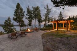 Stunning Lakeshore Property – Charlotte Lake, BC